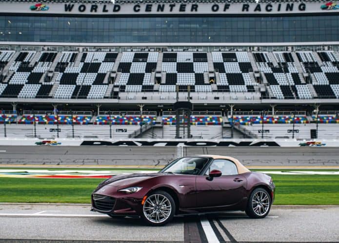 Mazda MX-5 em autódromo