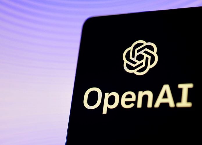 Logo da OpenAI em um smartphone