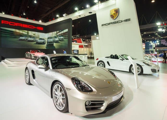 Porsche Cayman S em exibição