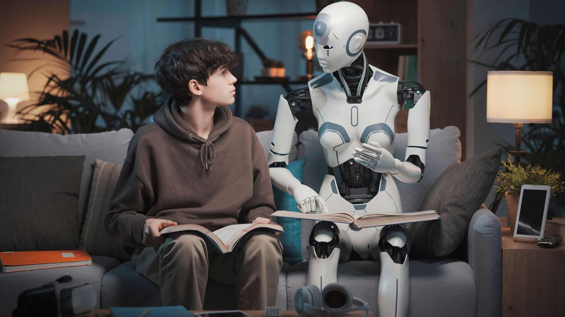 Robo sentado ao lado de um garoto, em um sofá e com um livro em suas pernas. Eles estão se olhando e o robô parece estar explicando algo ao garoto