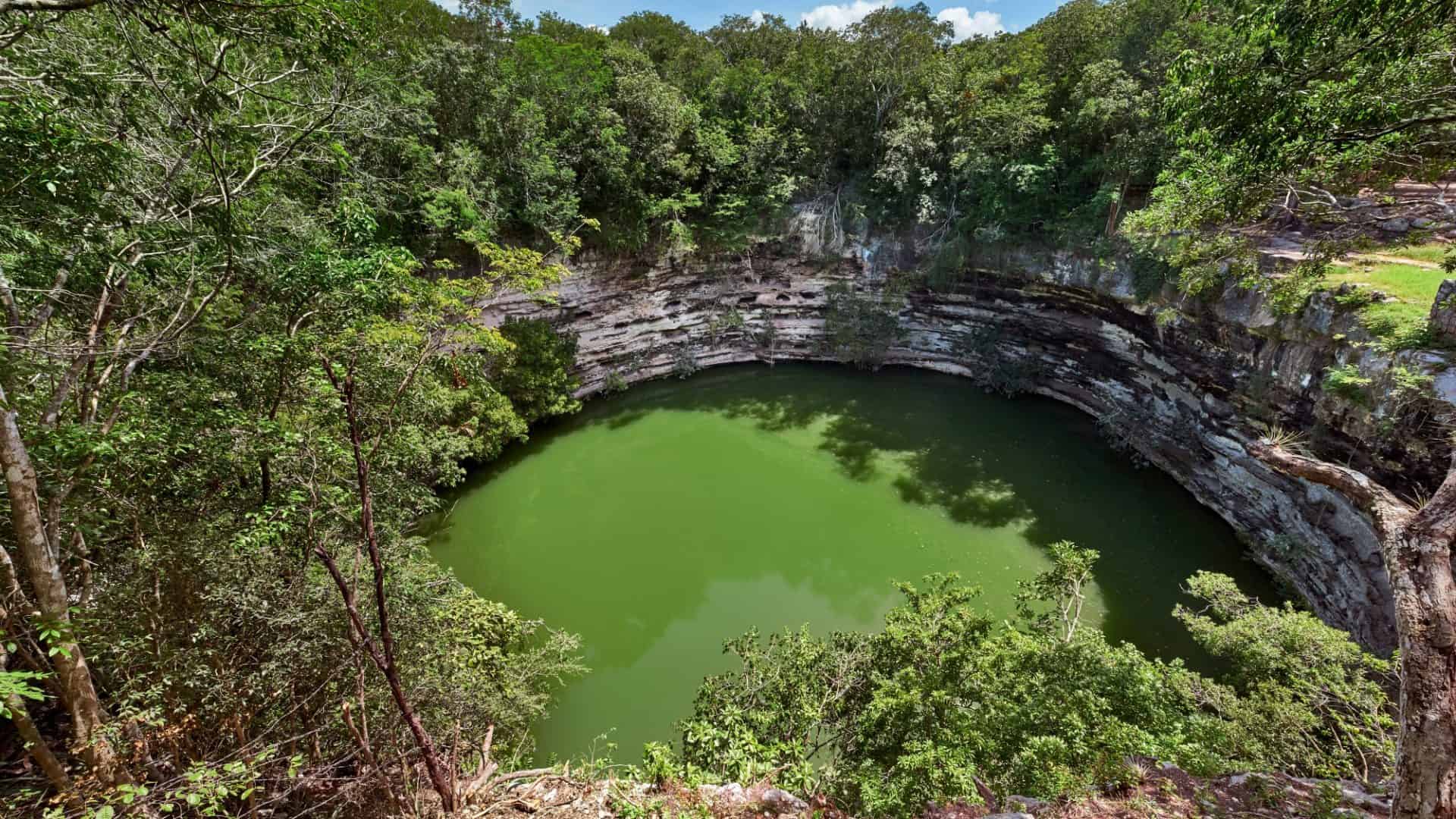 O cenote sagrado em Chichen Itza, Quintana Roo, México.