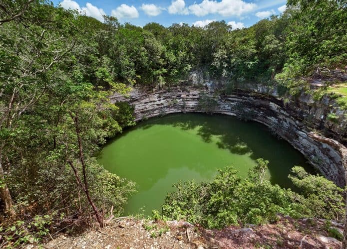 O cenote sagrado em Chichen Itza, Quintana Roo, México.