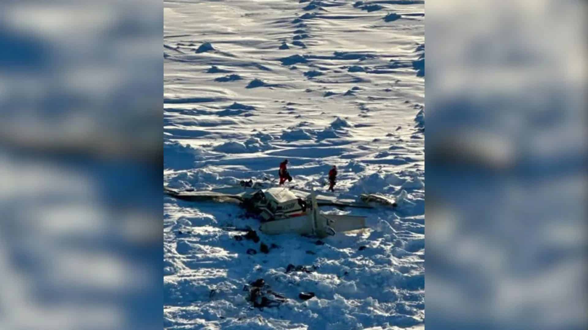 Destroços do avião que caiu no Alasca