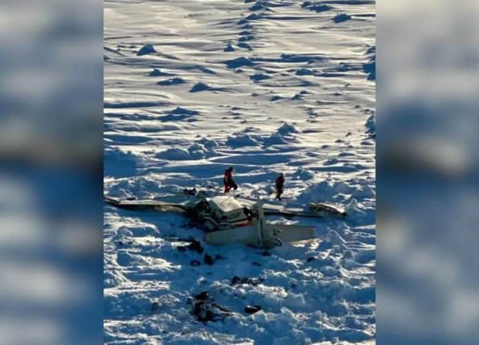 Destroços do avião que caiu no Alasca