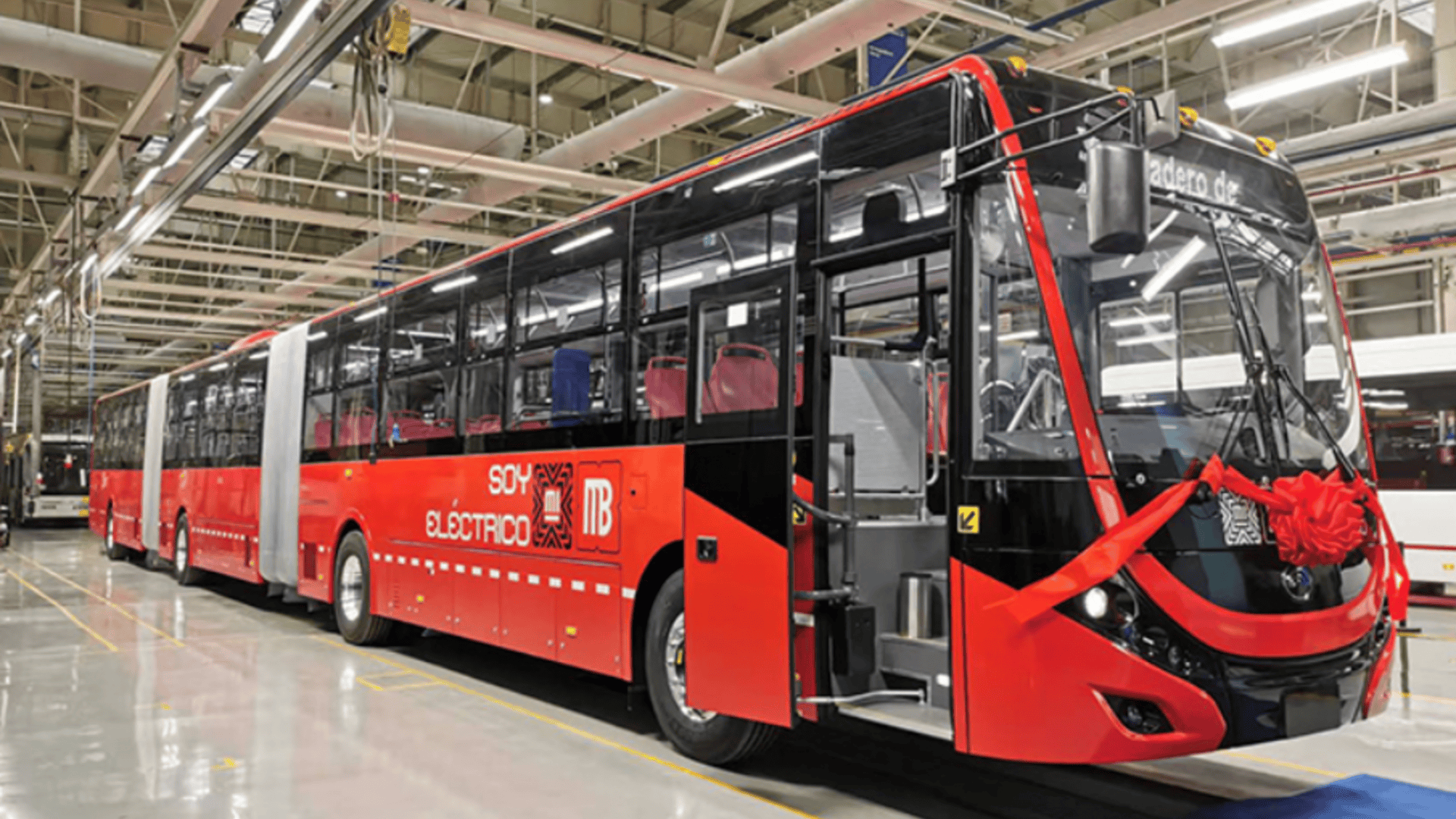 Novo ônibus elétrico gigante de lado