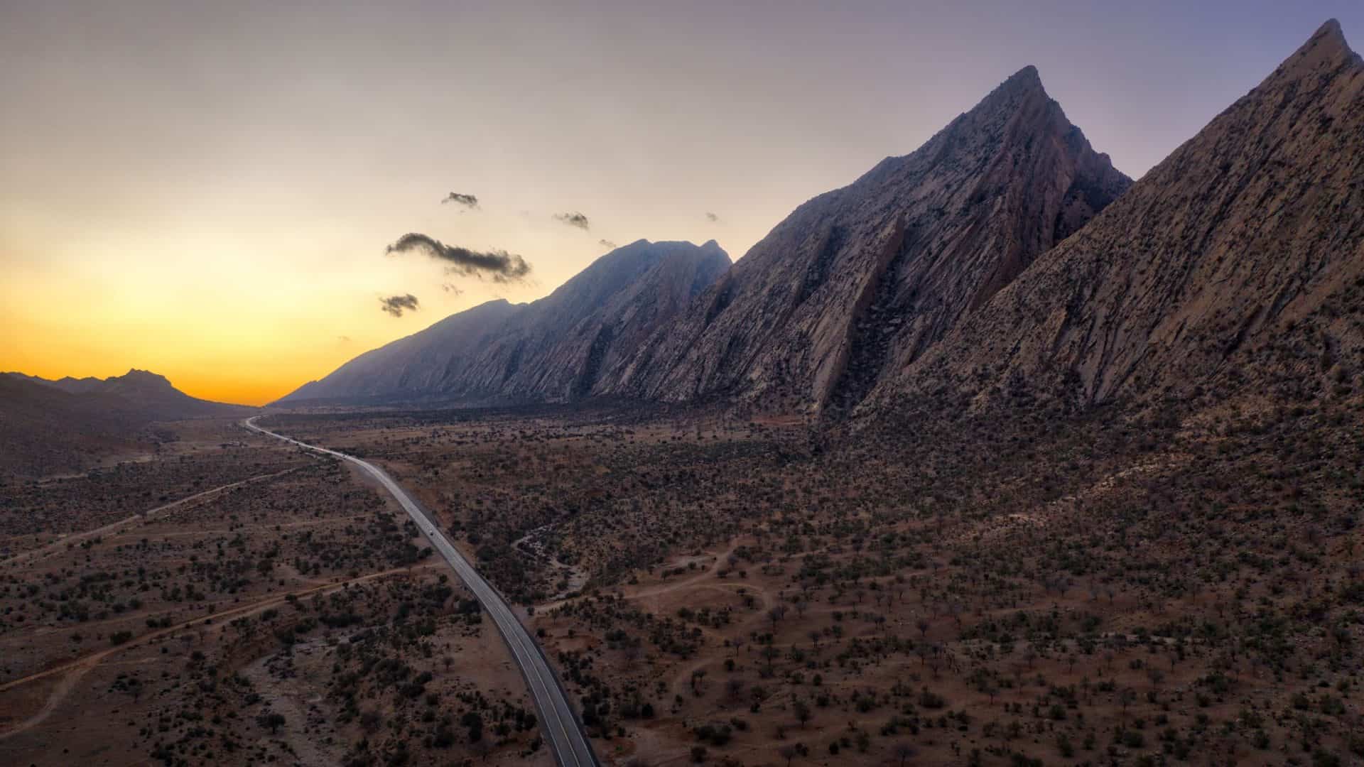 Estrada pelas montanhas Zagros, no Irã