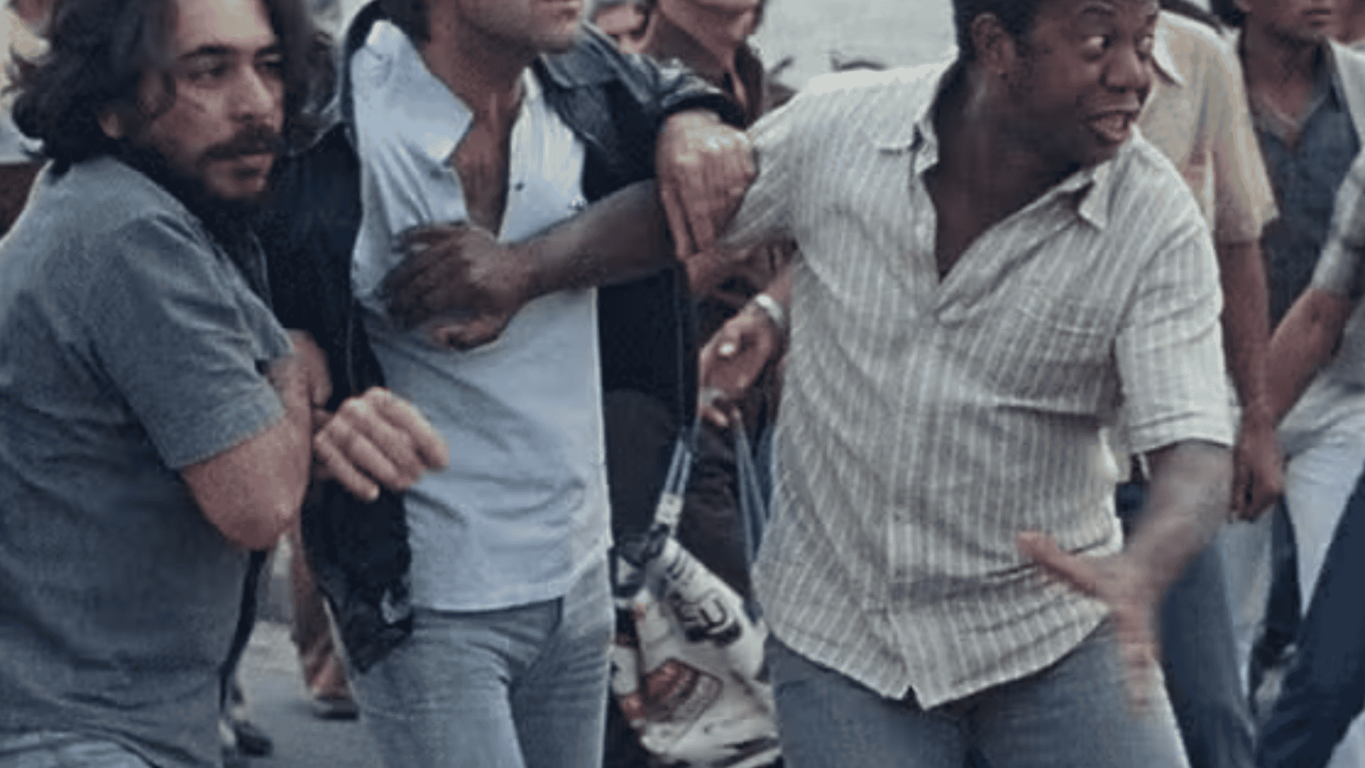 Homens em um protesto