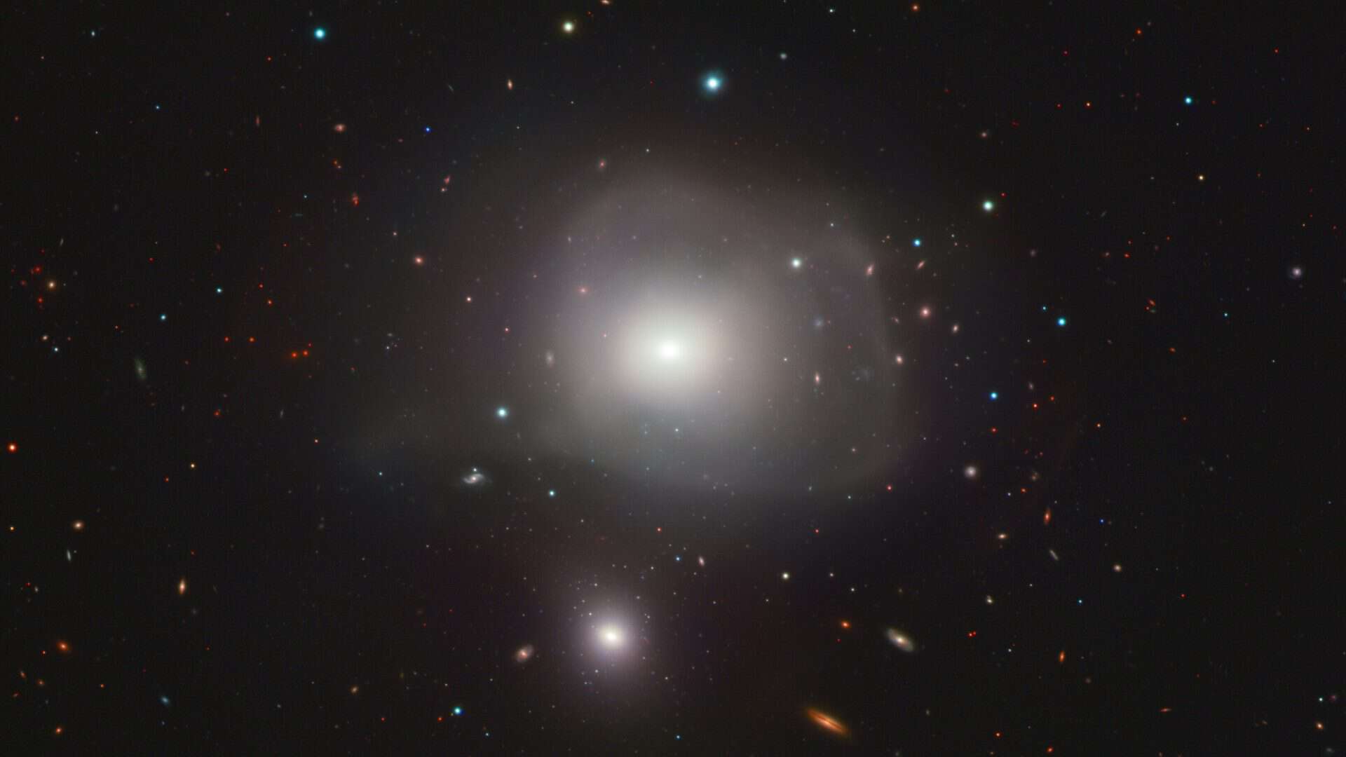 Galáxia predadora cósmica NGC 3640, foto tirada pelo ESO
