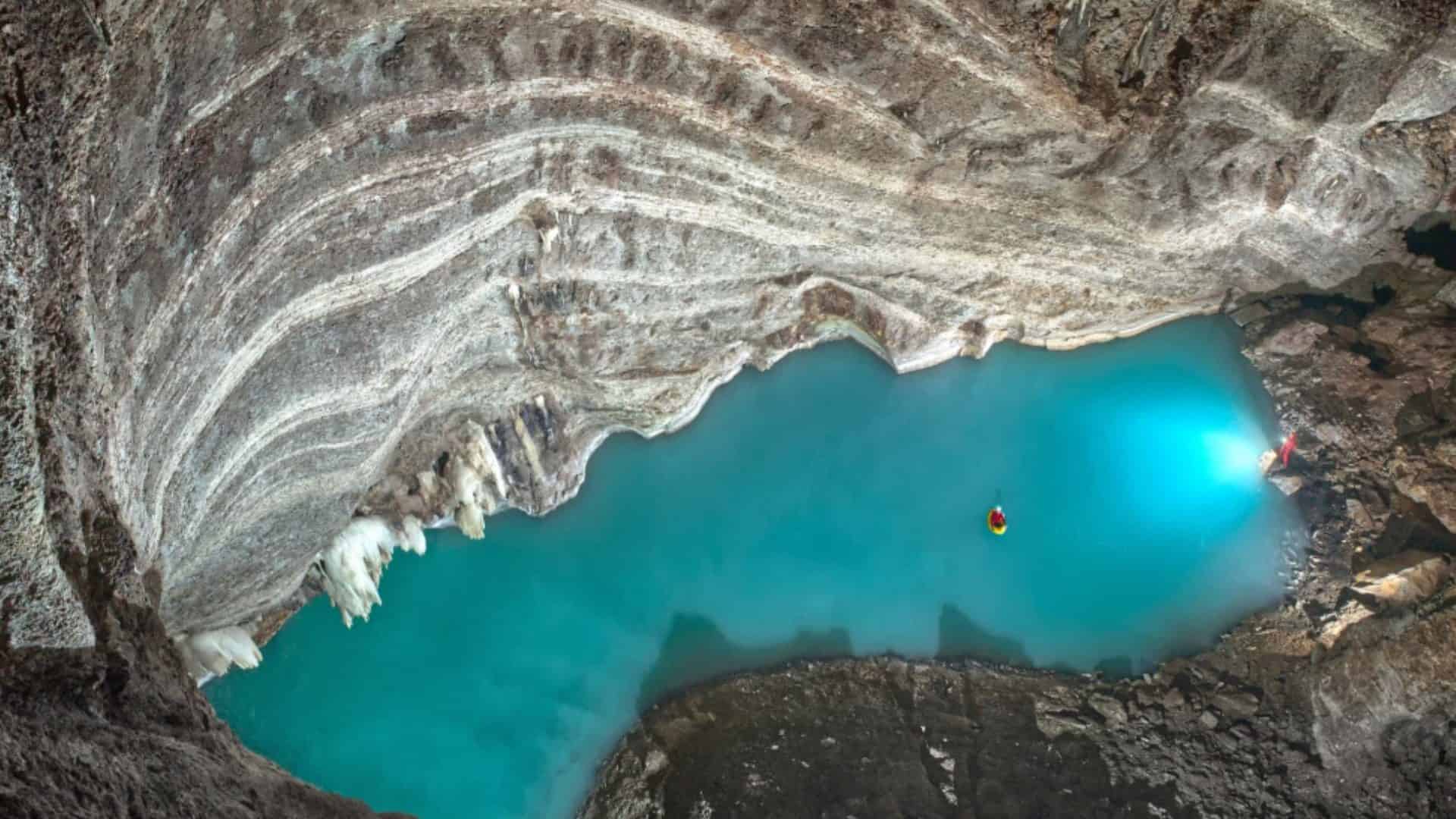 Maior lago termal subterrâneo do mundo na Albânia