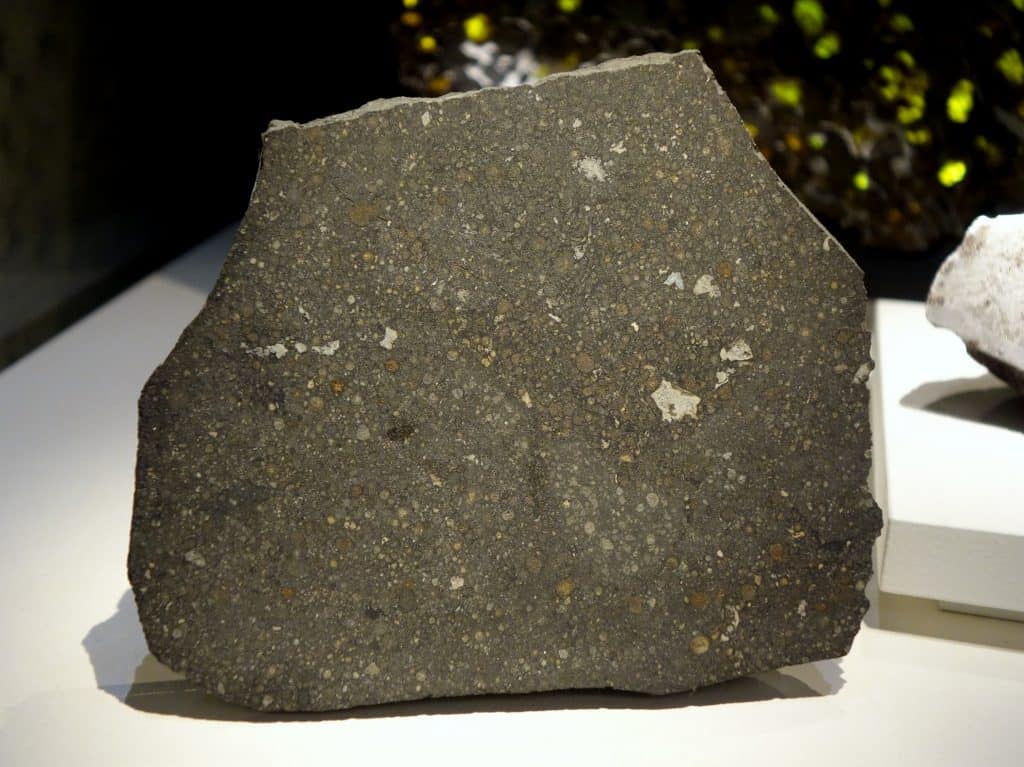 Meteorito rochoso no Museu de História Natural de Londres