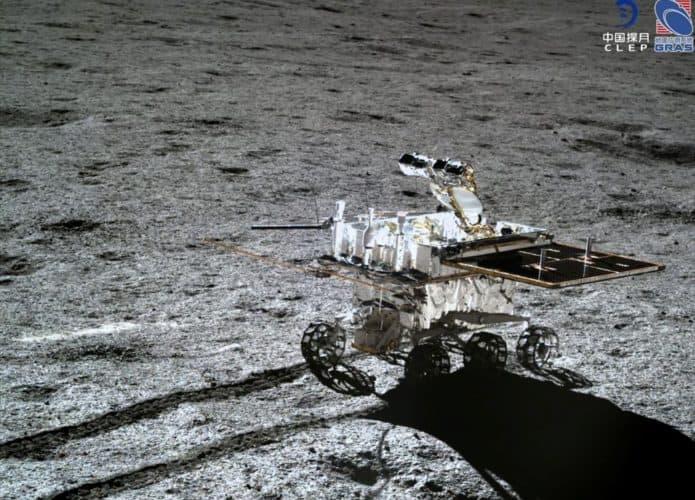 Rover-chines-Yutu-2-CNSA-695x500