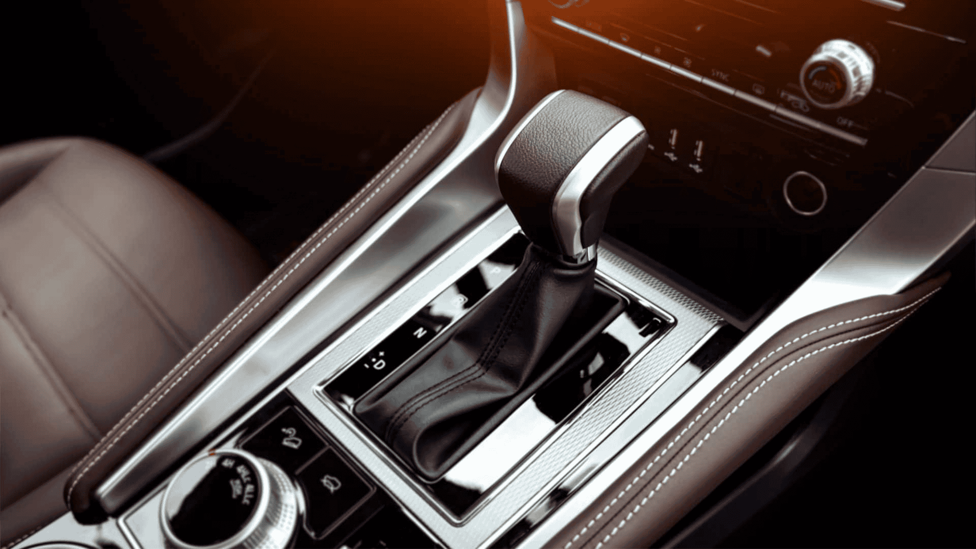 Troca-de-marchas-automtica-de-um-carro-moderno-vista-de-perto-22222-1920x1080.png