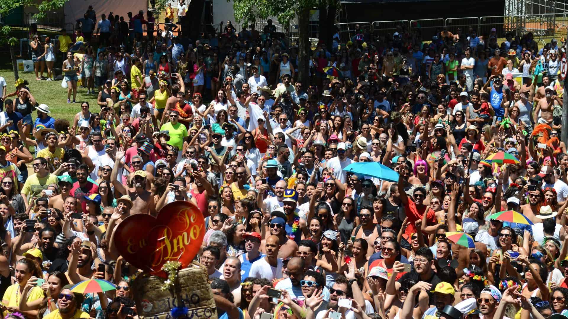 Desfile do bloco Bicho Maluco Beleza,comandado por Alceu Valença, no Parque do Ibirapuera. Para ter direito à folga no Carnaval de 2025 é necessário conferir legislação para saber se deve trabalhar