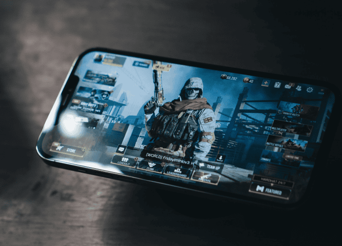 imagem mostra uma cena de um jogo de tiro em um smatphone gamer