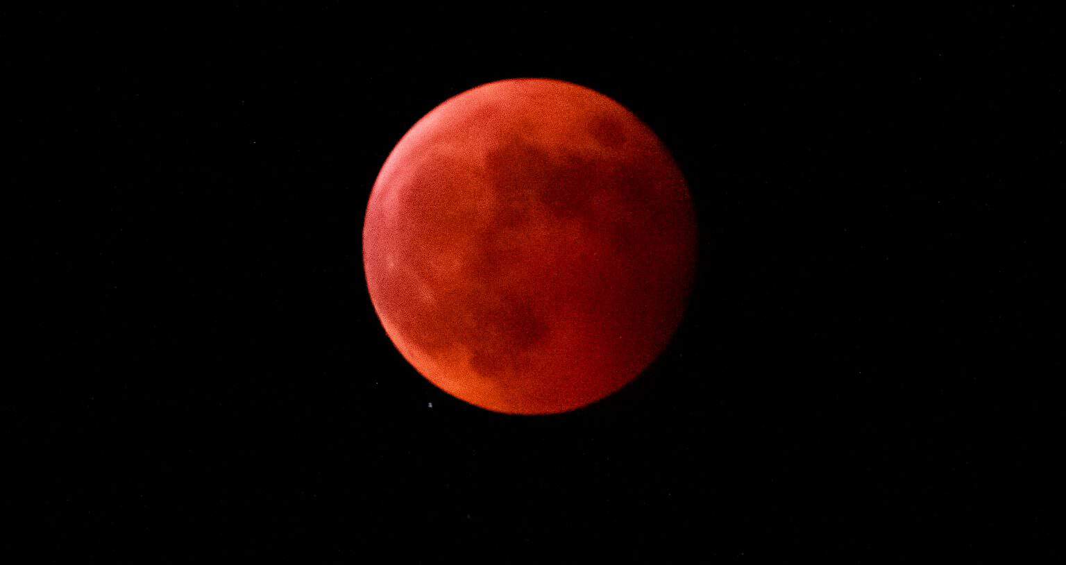 Eclipse lunar total: o que é a Lua de Sangue - Olhar Digital