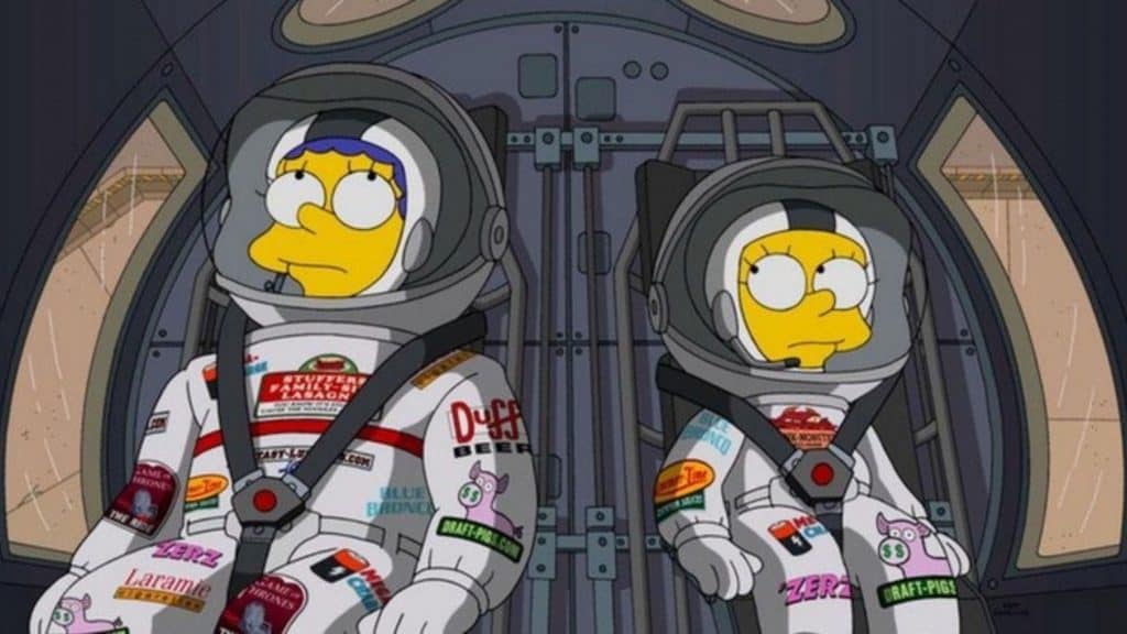cena de os simpsons com margie e lisa como astronautas