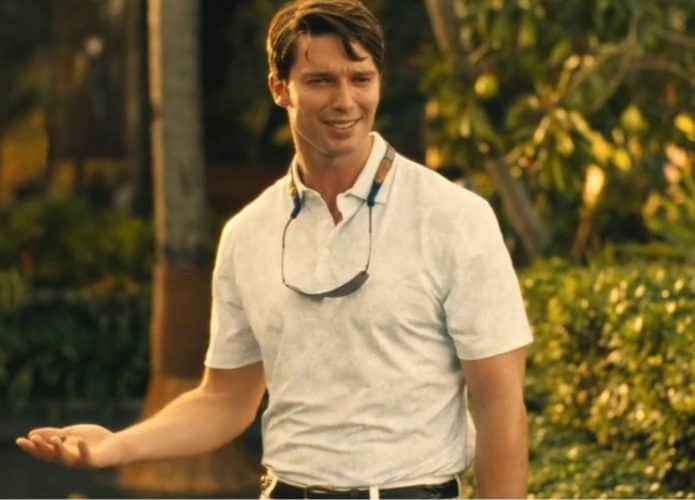 patrick schwarzenegger em uma cena da série the white lotus