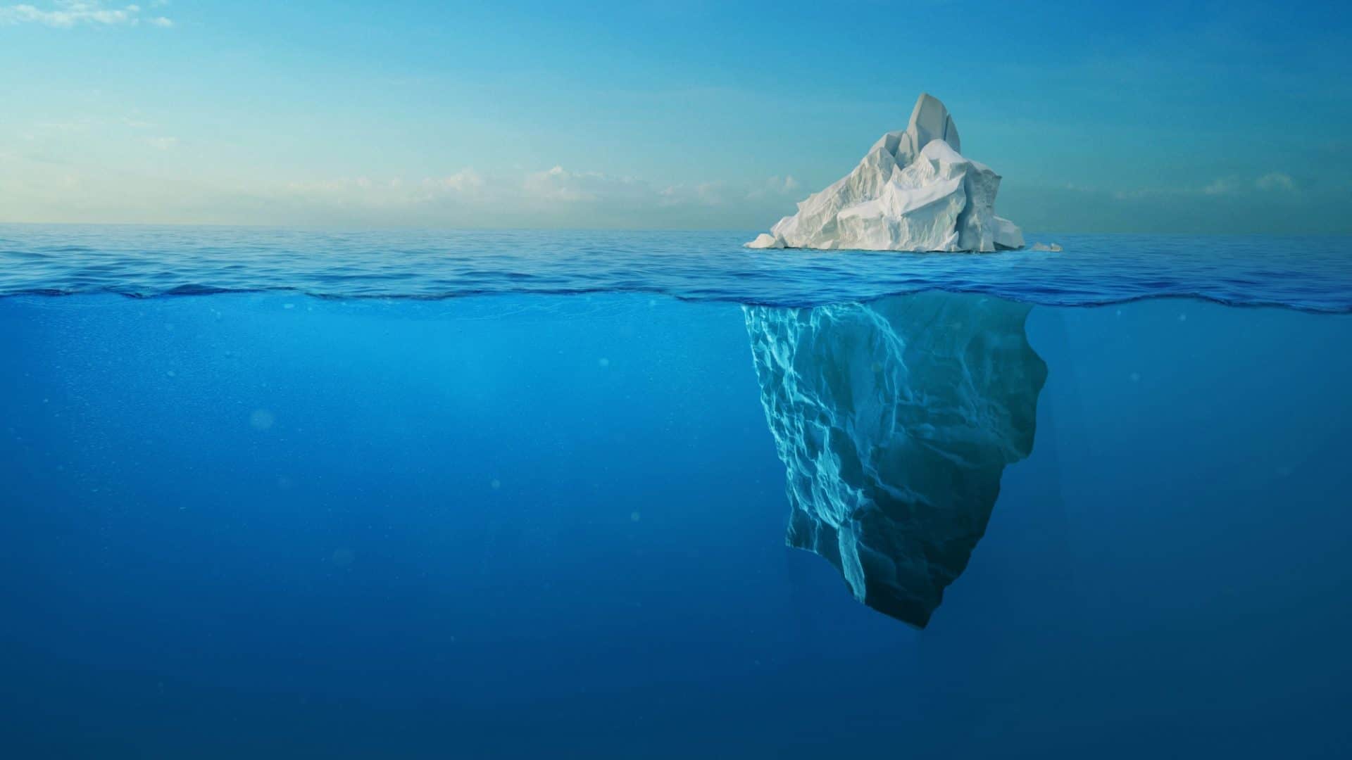 Iceberg com vista acima e abaixo da água