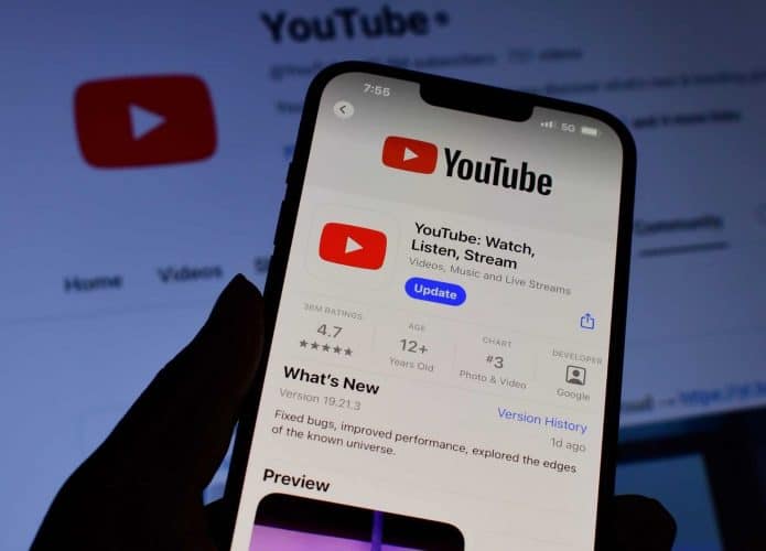 Página de download do YouTube na App Store em um iPhone