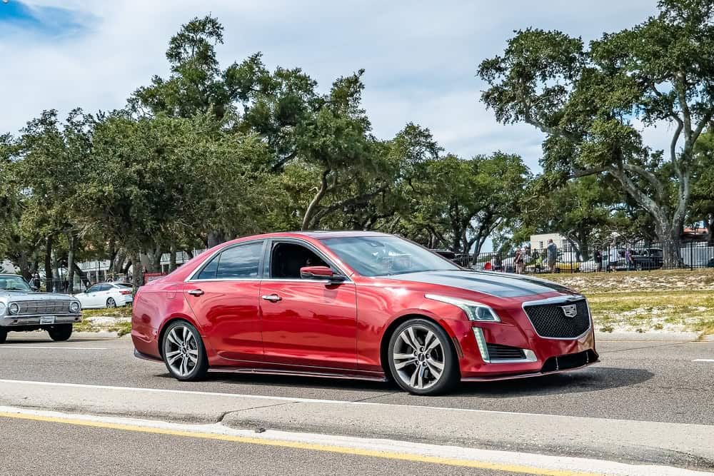 Foto do Cadillac CTS-V na rua