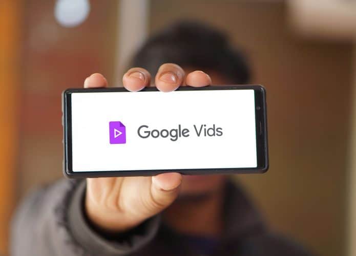 Dhaka, Bangladesh 01 de julho de 2024: Logotipo do Google Vids em um smartphone. Google Vids é um aplicativo online de criação de vídeos incluído como parte do pacote Google Workspace.