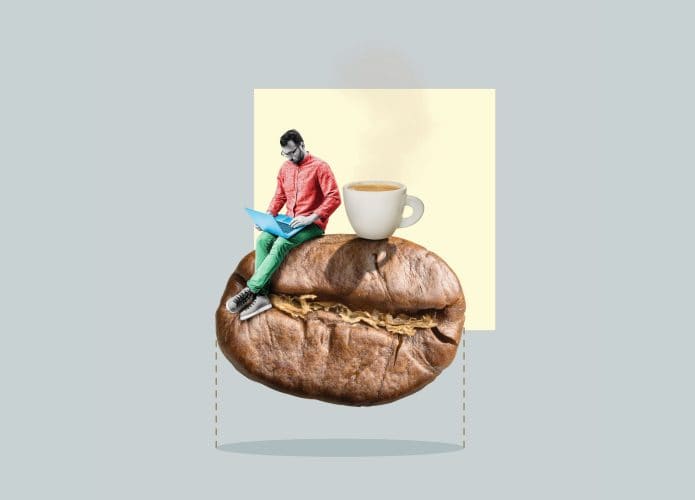 Ilustração de homem com notebook no colo e sentado ao lado de xícara gigante de café; ambos estão em cima de um grão gigante de café, que flutua