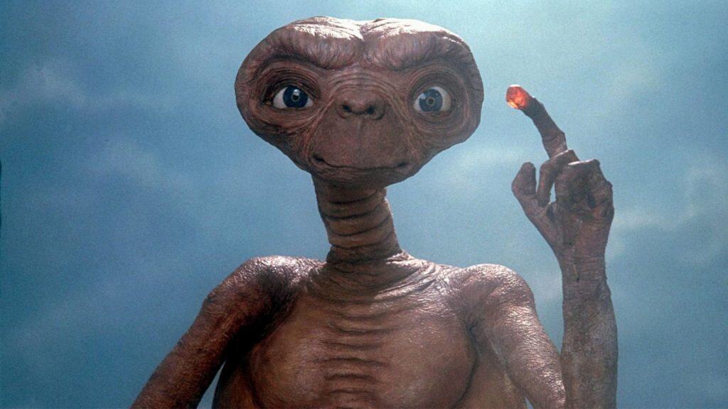 Boneco do E.T em cena do filme O Extraterrestre, de Steven Spielberg