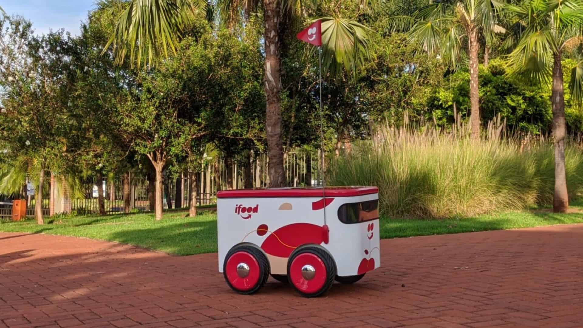 Robozinho autônomo SD02 da Synkar em jardim