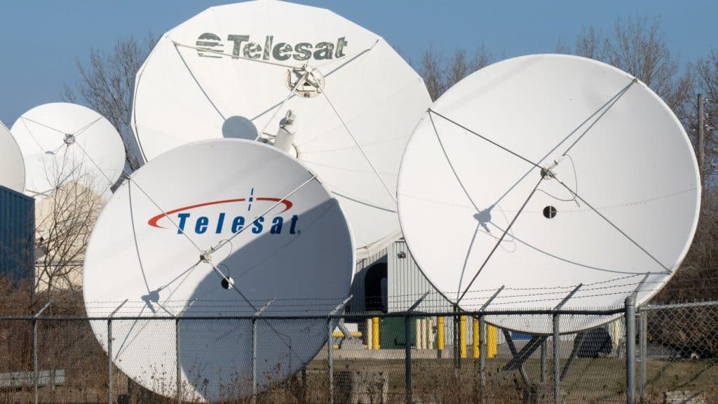 Antenas da empresa Telesat, do Canadá, rival da Starlink, de Elon Musk