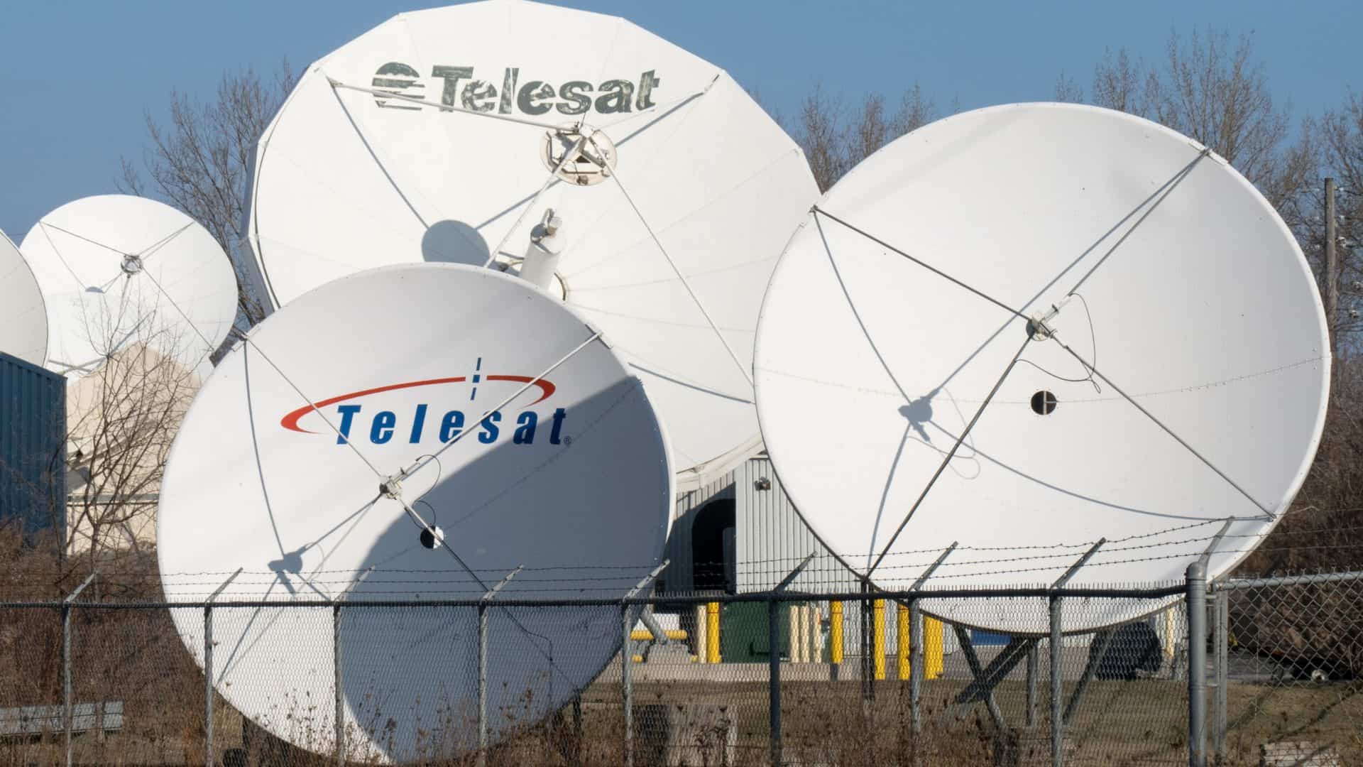 Antenas da empresa Telesat, do Canadá, rival da Starlink, de Elon Musk