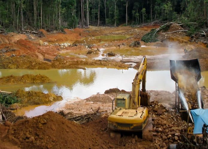 Mineração de ouro na Amazônia peruana