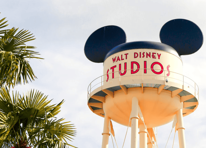 Caixa d'água do Walt Disney Studios via Lydia Turner/Unsplash