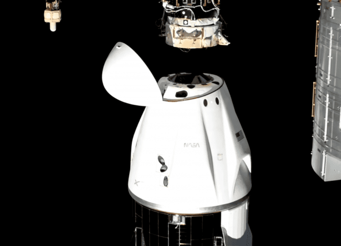 Momento em que a Dragon foi desacoplada da ISS