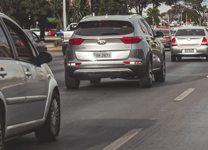 Carros no trânsito