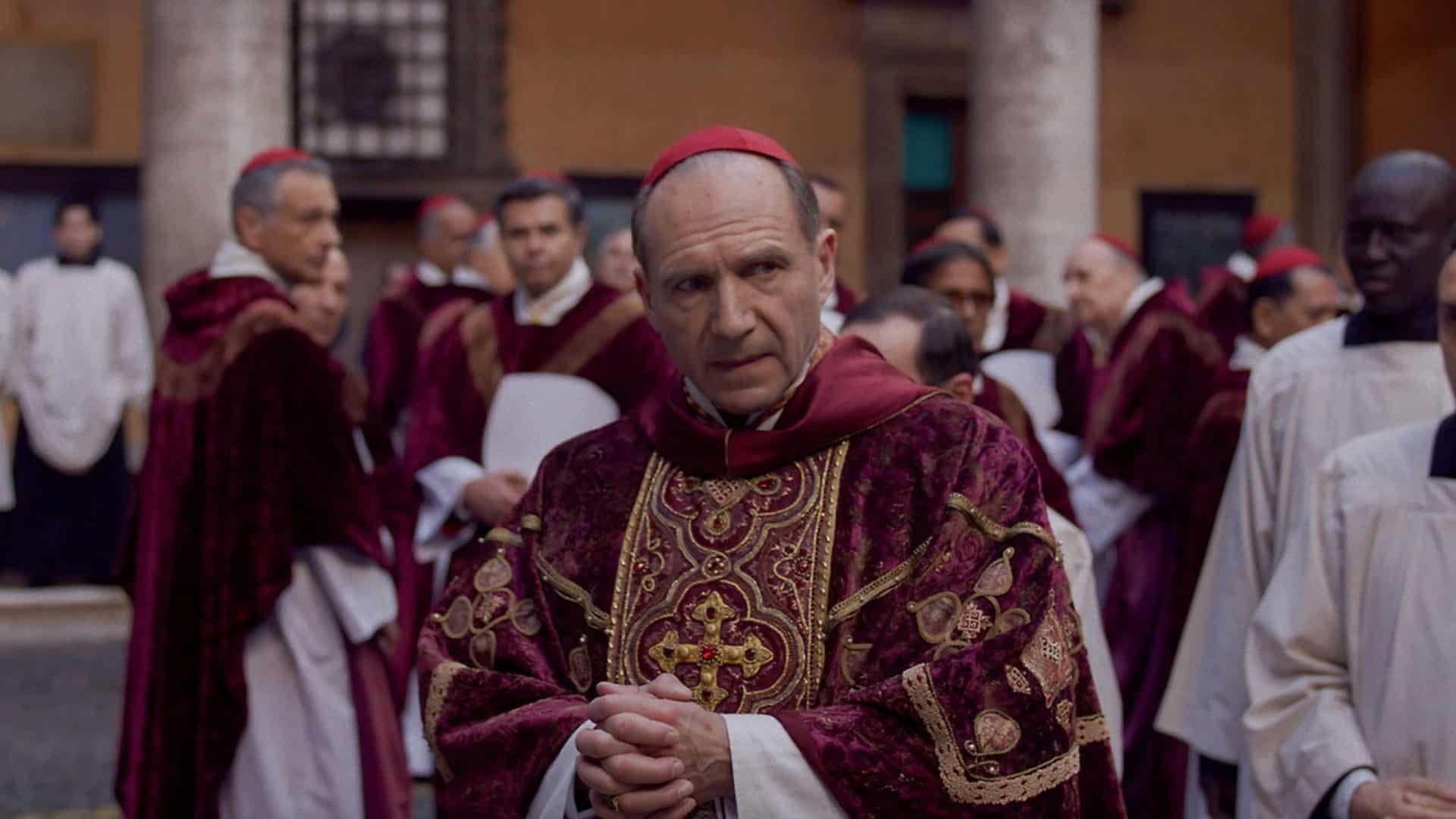 ralph fiennes conclave