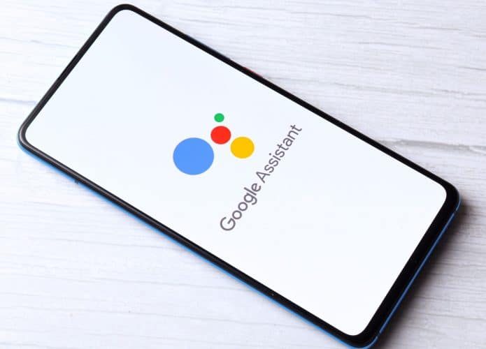 Logo do Google Assistant em um smartphone