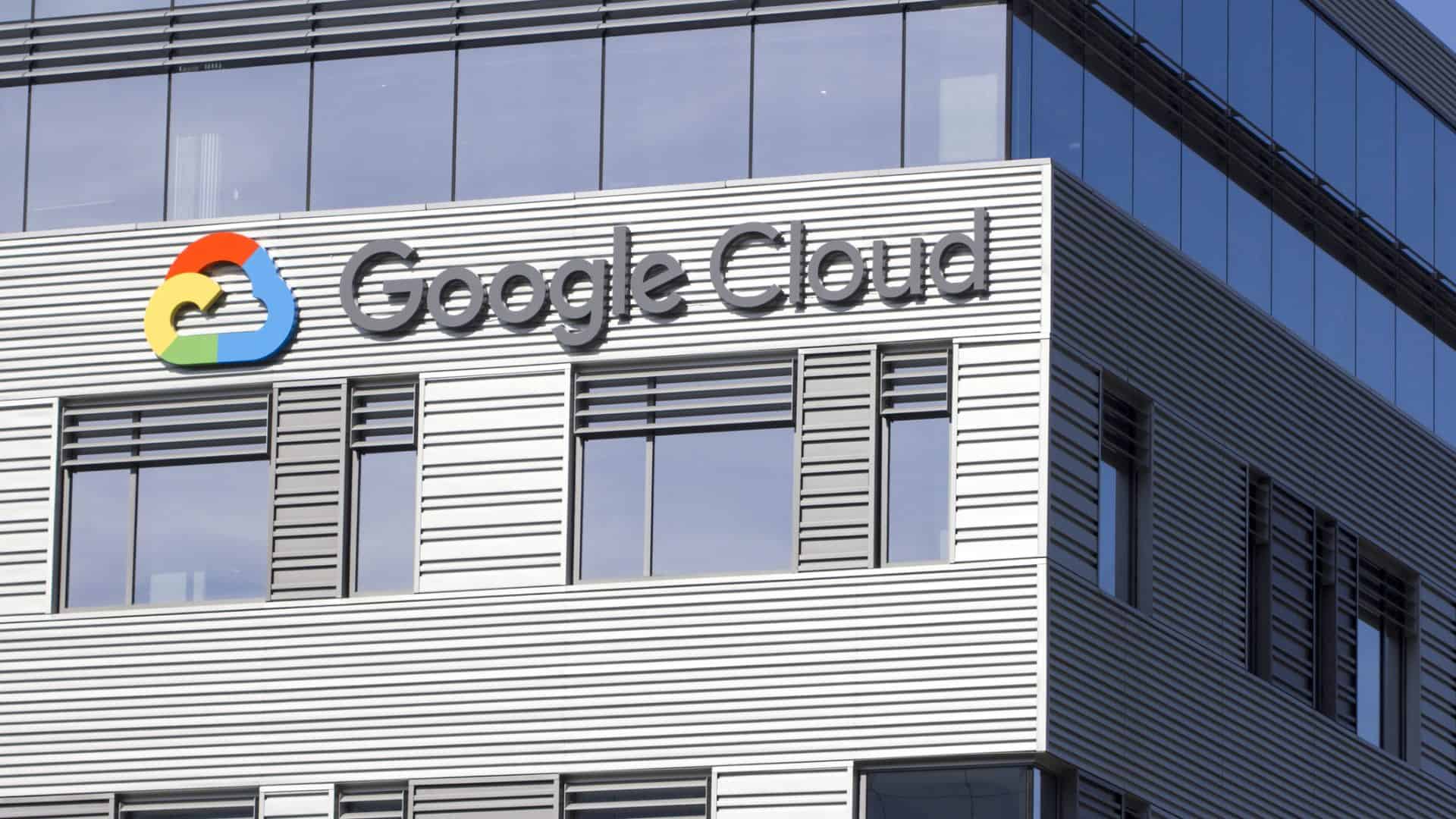 Fachada de um prédio de escritórios do Google Cloud
