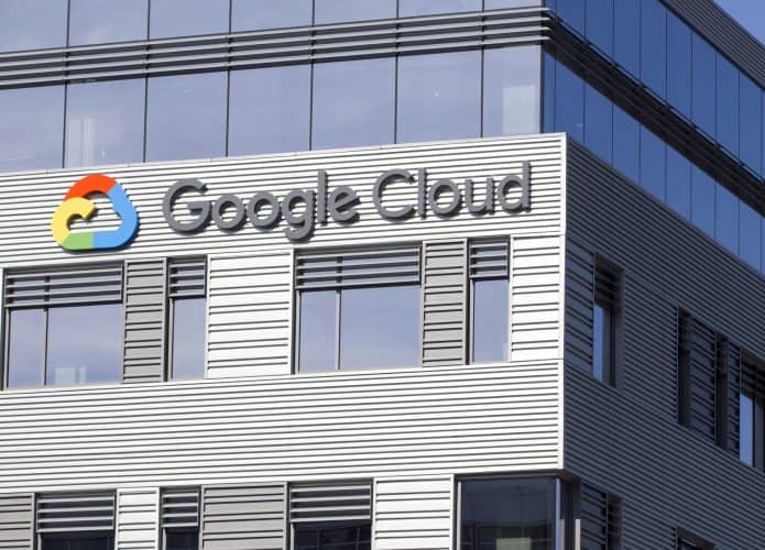 Fachada de um prédio de escritórios do Google Cloud
