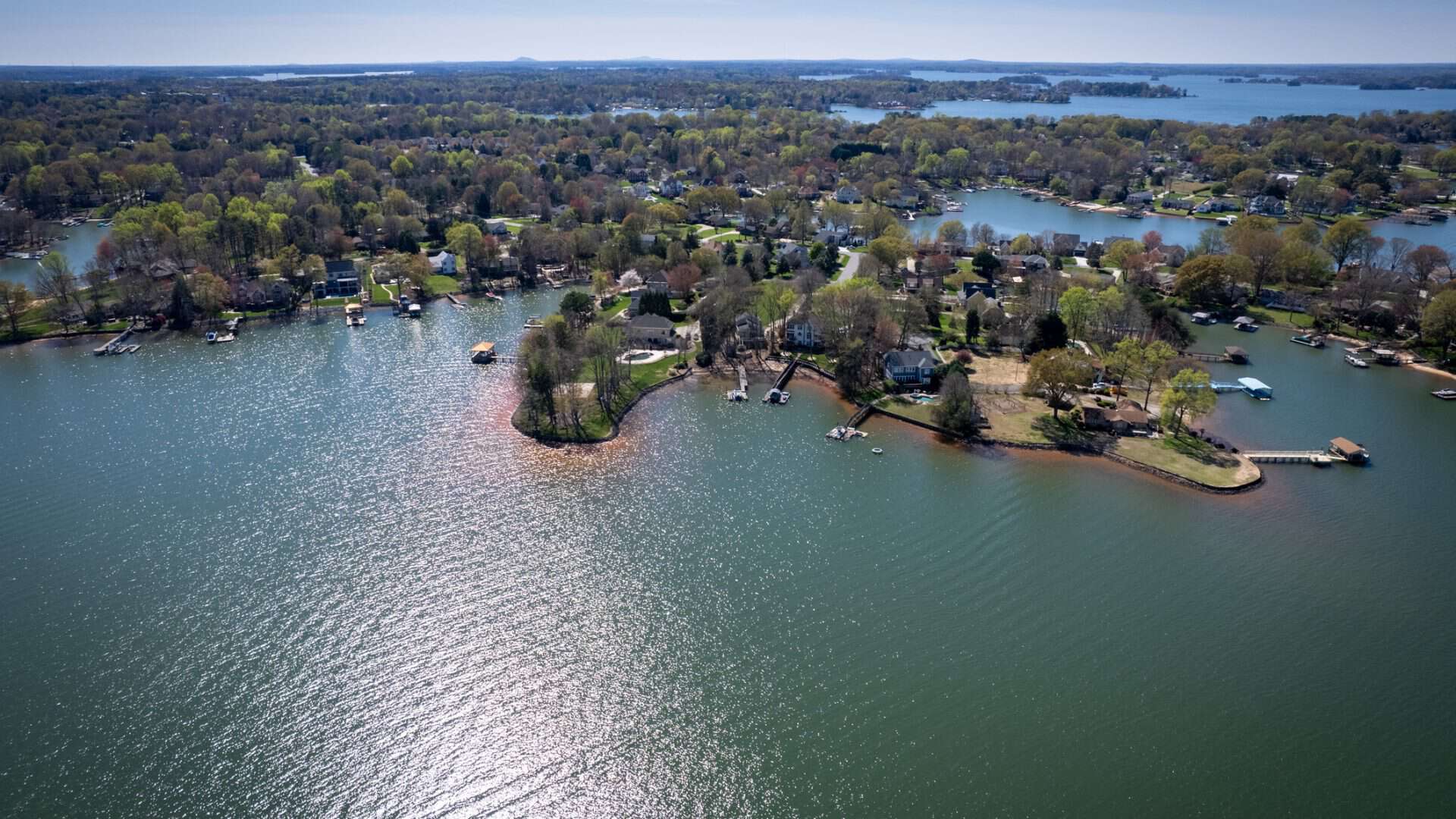 Imagem do alto do Lake Norman
