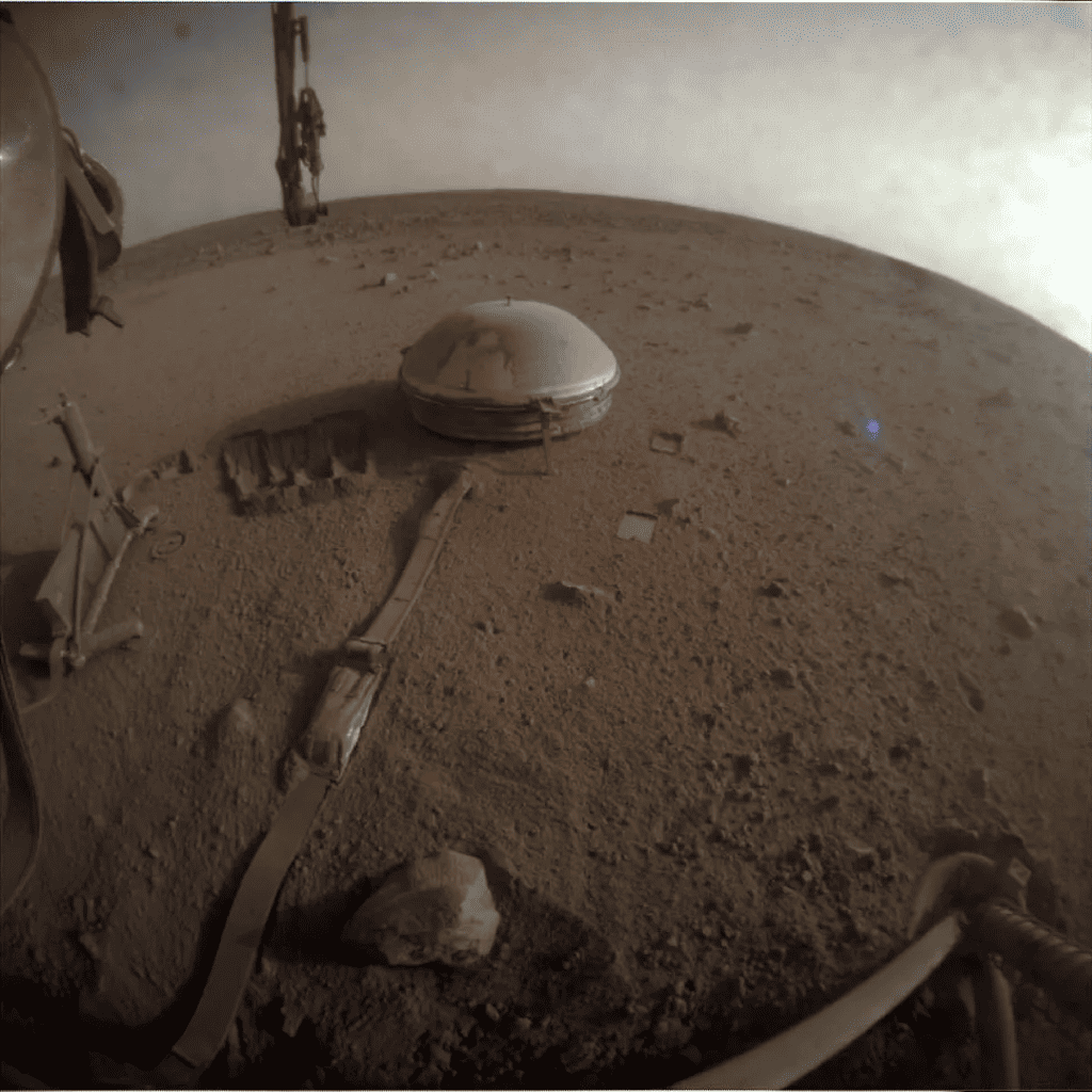 Módulo InSight, da NASA, em solo marciano
