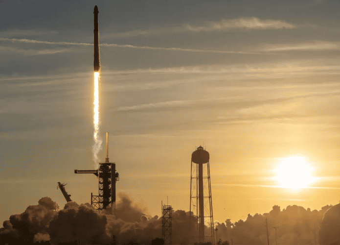 lançamento da missão crew-10 pela spacex