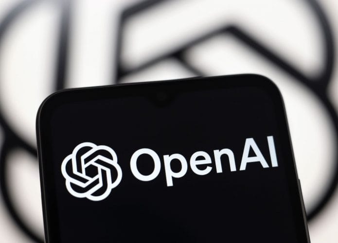 Logo da OpenAI em um smartphone na horizontal