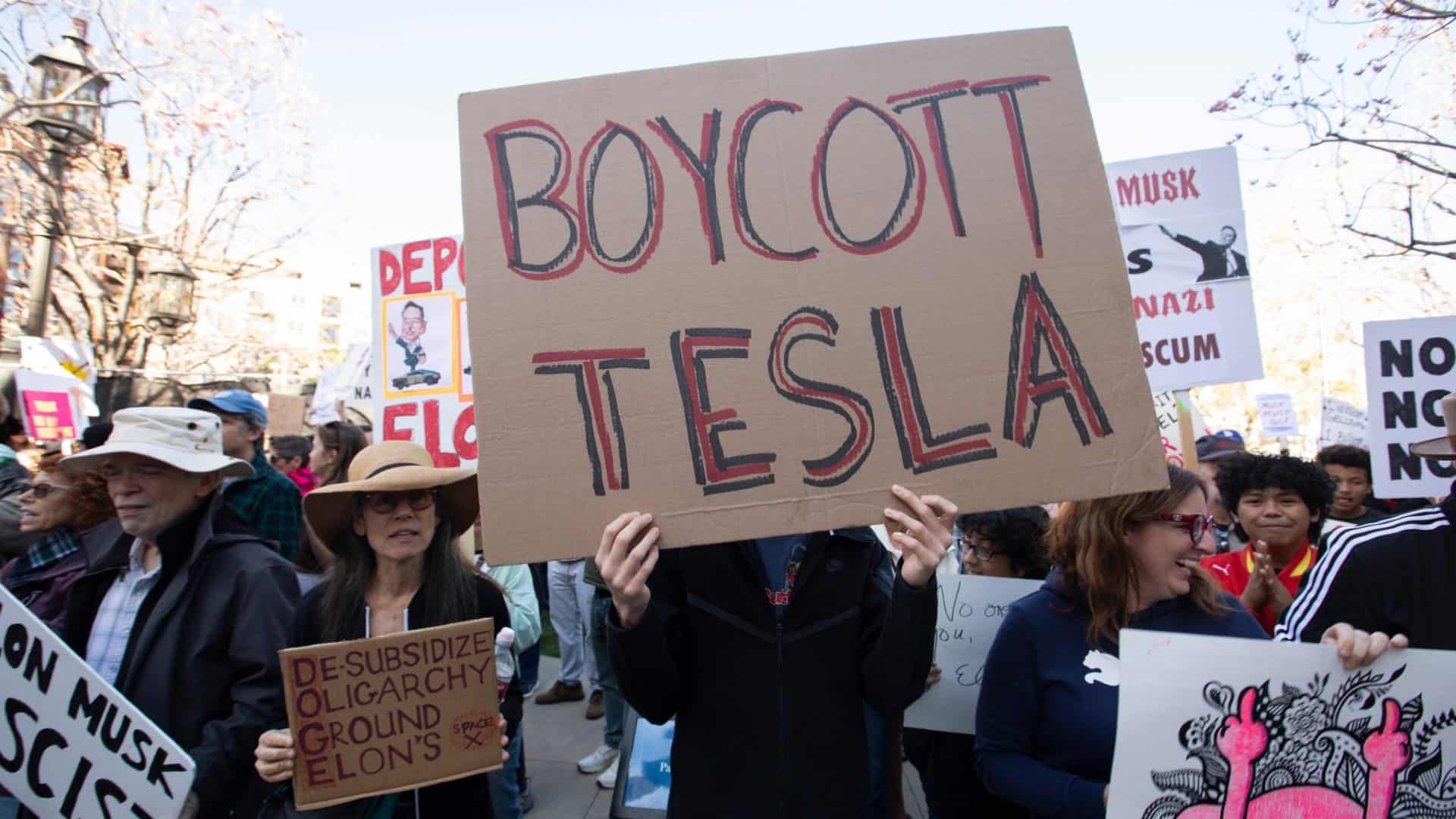 protesots-tesla-1-1920x1080