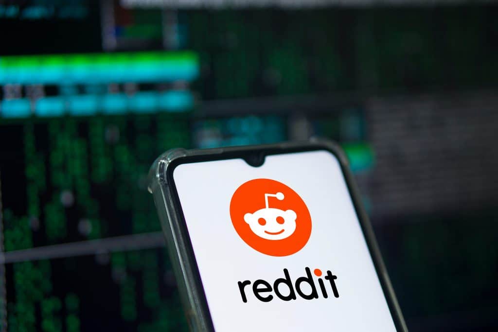 Logo do Reddit em um smartphon