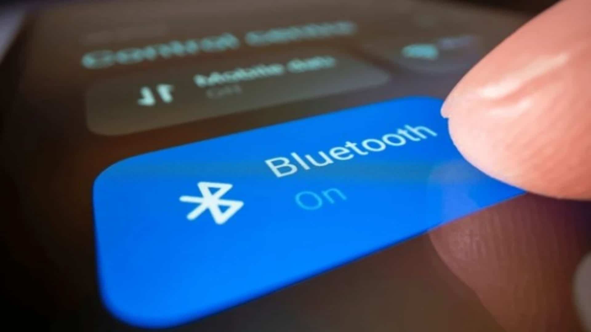 celular com símbolo bluetooth ligado