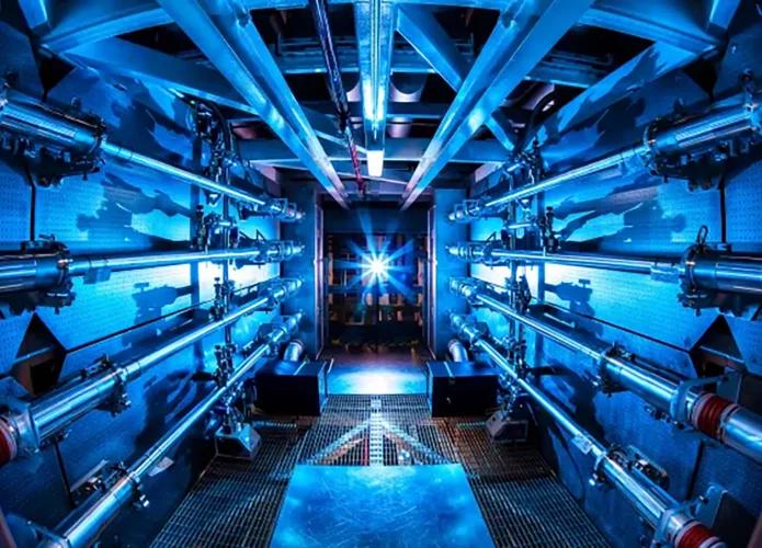 Módulo pré-amplificador aumenta a energia do laser à medida que se dirige para a câmara-alvo na National Ignition Facitility
