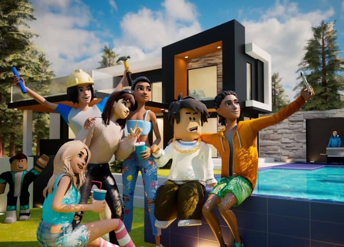 Personagens do Roblox em frente de uma mansão
