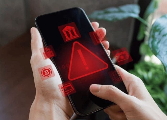 Celular-com-malware-695x500