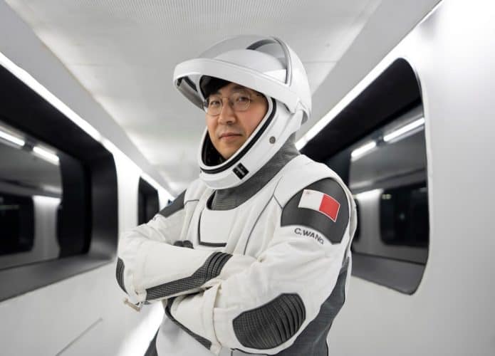Chun Wang de traje espacial