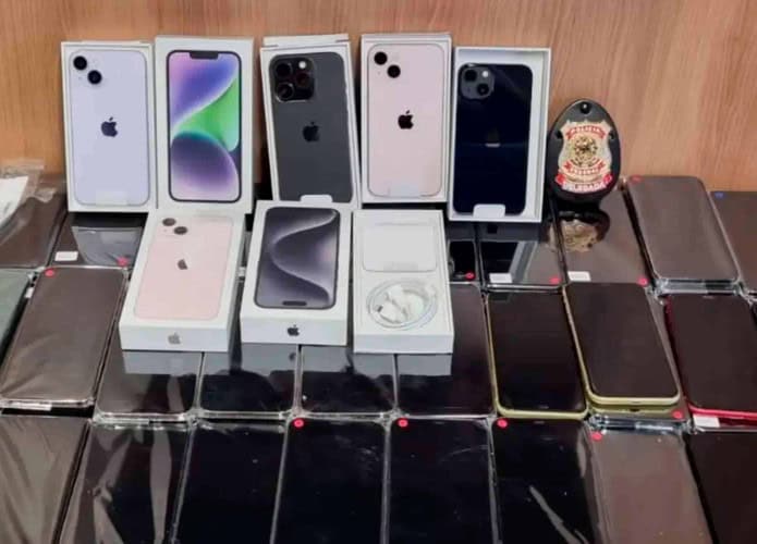 Foto tirada pela polícia de apreensão de celulares roubados e furtados